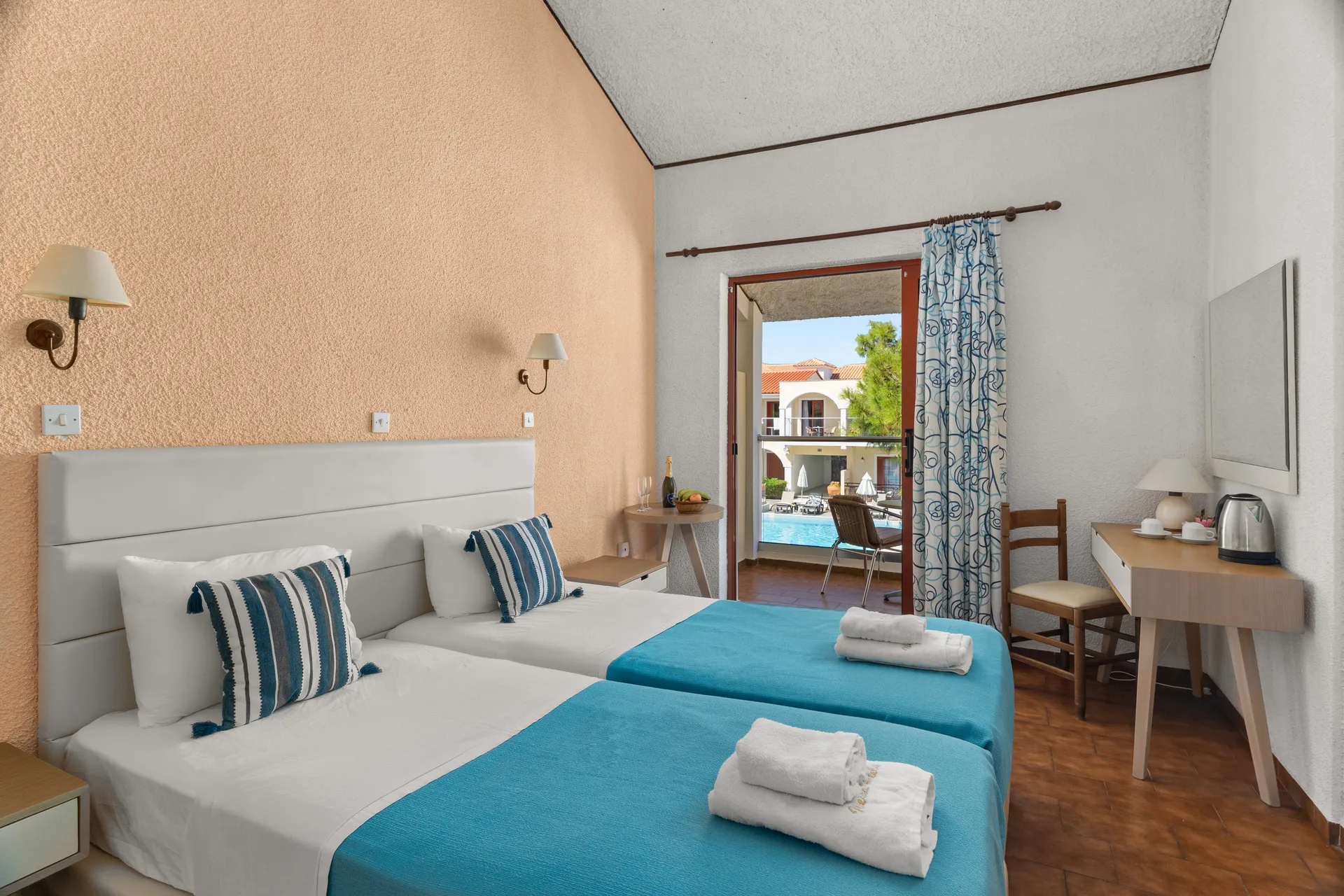 Tiara Holidays - Iliessa Beach Hotel - Classic Double Room Pool View - bathroom